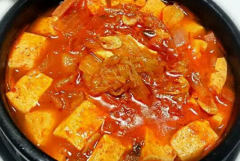 豆腐泡胡辣汤加入胡辣汤的关键一步